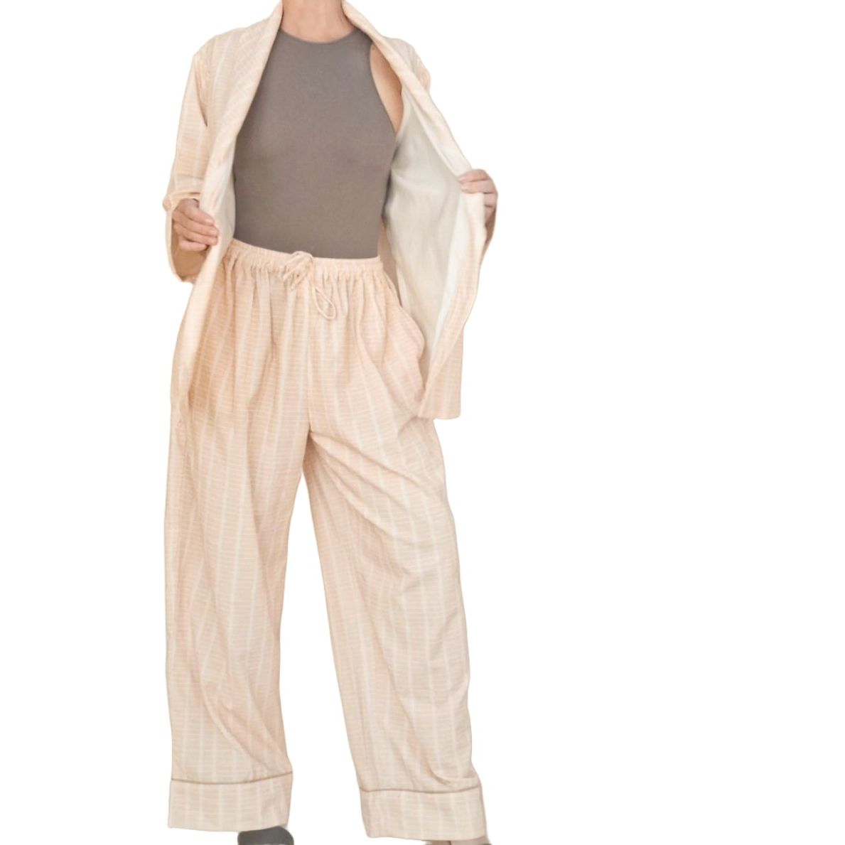 The Coral smoking jacket features a delicate velvet finish,&nbsp;French seamed for luxurious durability. 