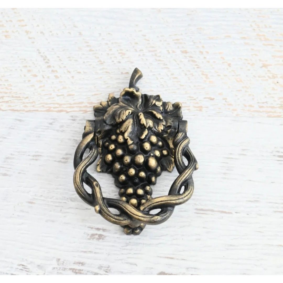 Grape door knocker