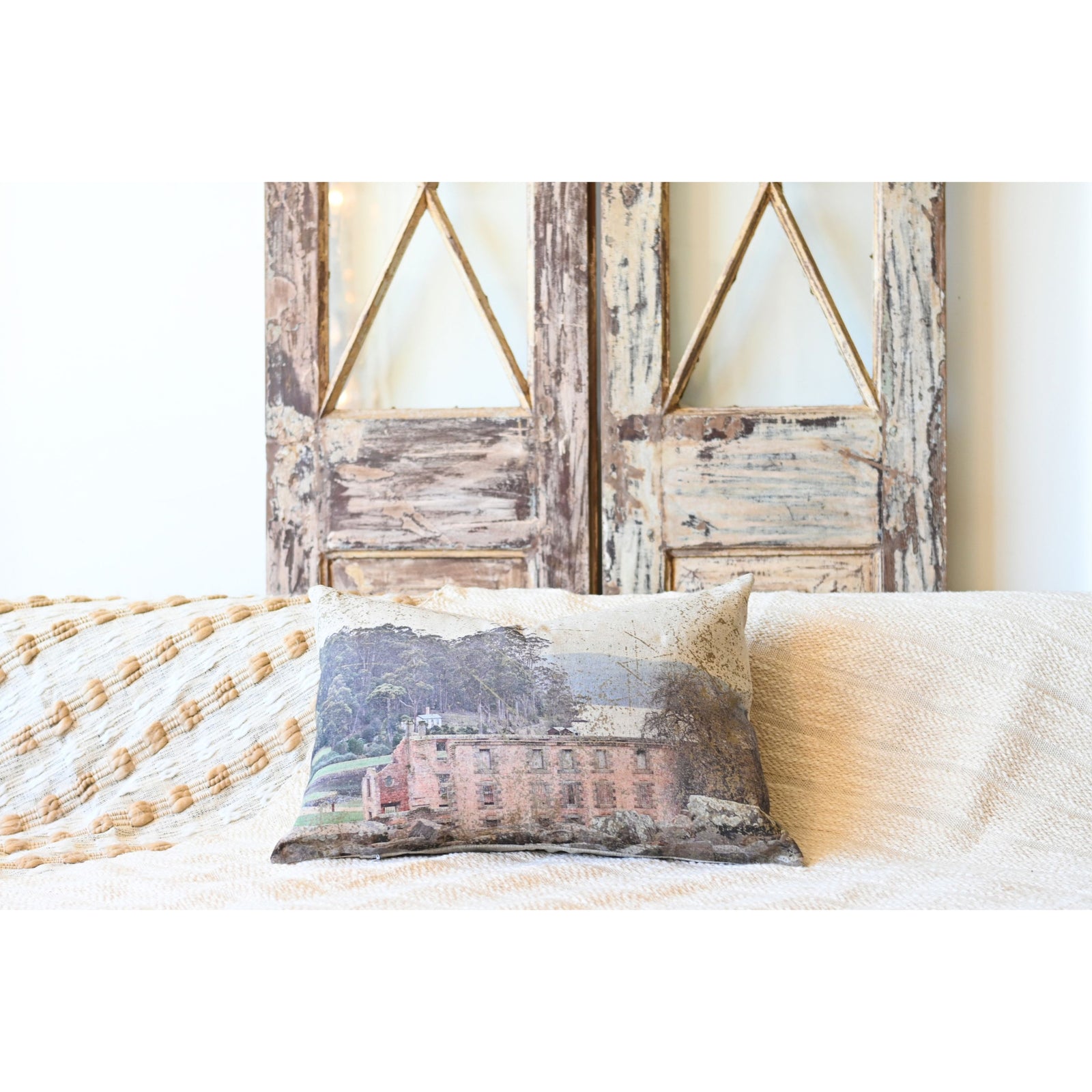 GOTS-certified flax linen lumbar cushion depicits an image of the Port Aurthur the Penitentiary