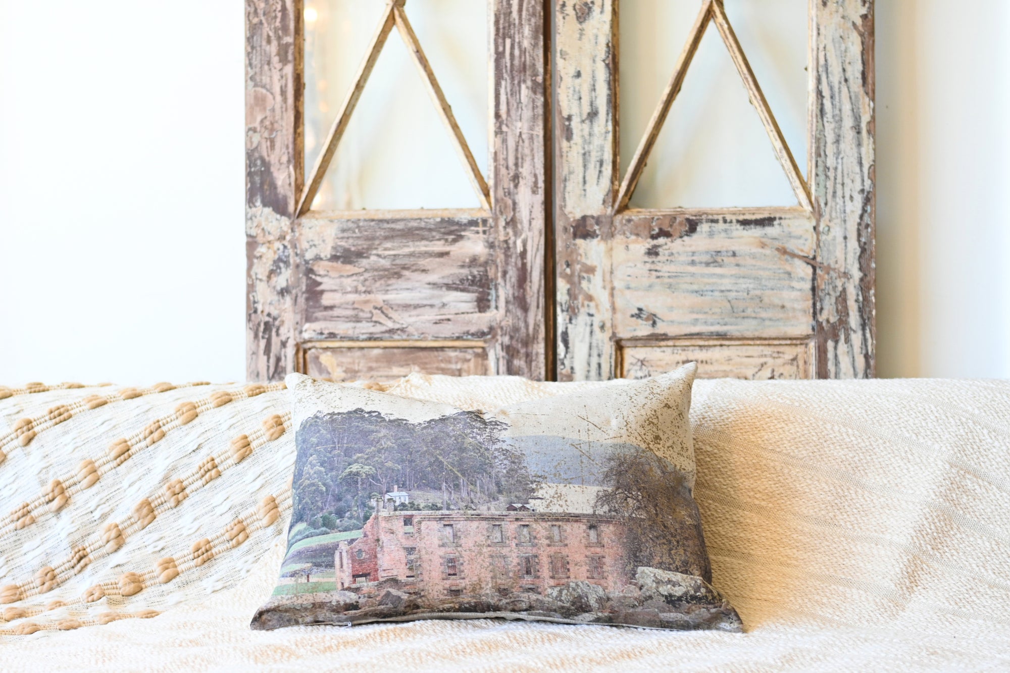 GOTS-certified flax linen lumbar cushion depicits an image of the Port Aurthur the Penitentiary